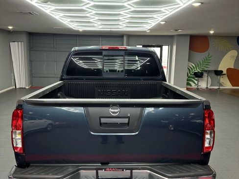 Used 2018 Nissan Frontier SV image 5