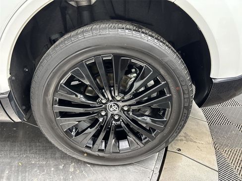 Used 2024 Toyota Venza Nightshade AWD/4WD image 27