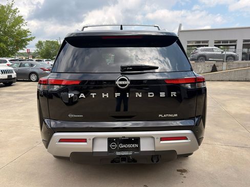 Used 2025 Nissan Pathfinder Platinum FWD image 4
