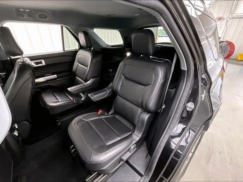 Used 2022 Ford Explorer XLT w/ Equipment Group 202A AWD/4WD image 19