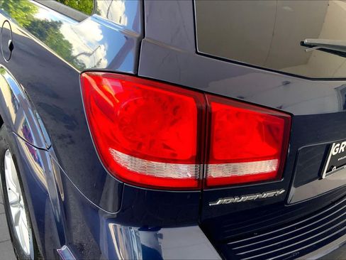 Used 2018 Dodge Journey SXT w/ Connectivity Group FWD image 28