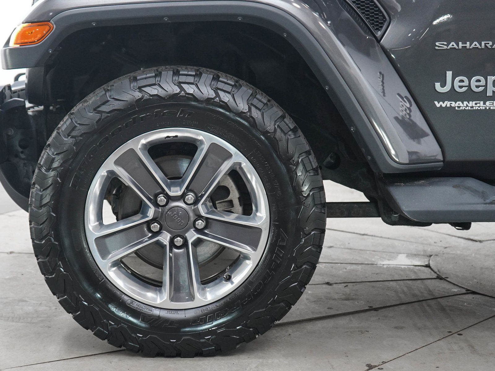 Used 2018 Jeep Wrangler Unlimited Sahara w/ Cold Weather Group AWD/4WD image 29