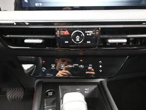 Used 2025 Nissan Kicks SR FWD image 14