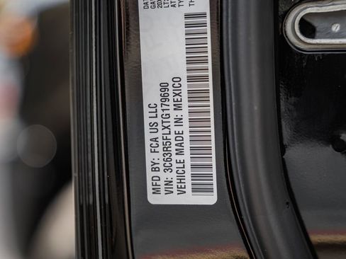 New 2026 RAM 2500 Laramie AWD/4WD image 44