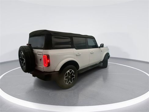 Used 2022 Ford Bronco Outer Banks image 4