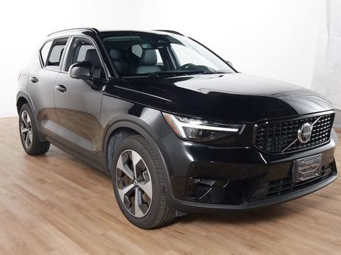 Certified 2026 Volvo XC40 B5 Plus AWD/4WD image 3