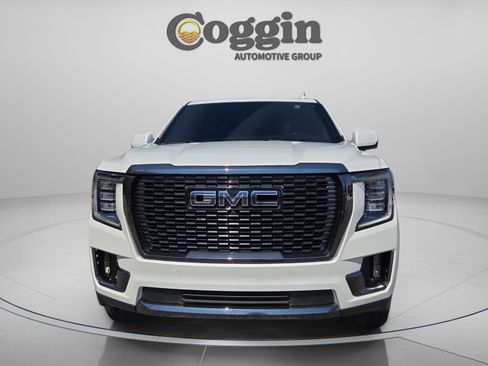 Used 2023 GMC Yukon XL Denali Ultimate w/ LPO, Floor Liner Package AWD/4WD image 8