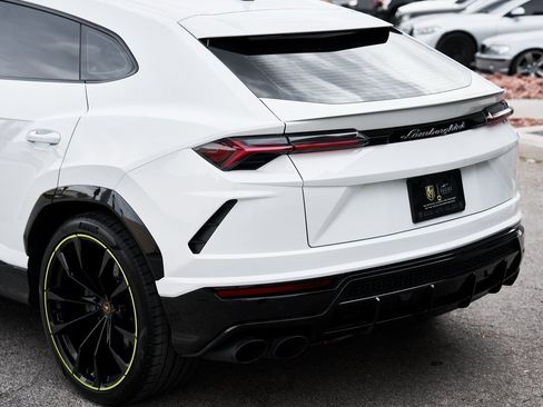 Used 2022 Lamborghini Urus image 9