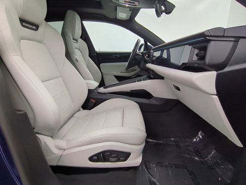 Certified 2025 Porsche Macan 4 Electric AWD/4WD image 26