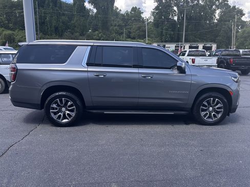Used 2022 Chevrolet Suburban LT AWD/4WD image 5