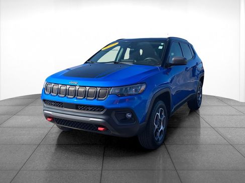 Used 2022 Jeep Compass Trailhawk w/ Trailhawk Convenience Group AWD/4WD image 3