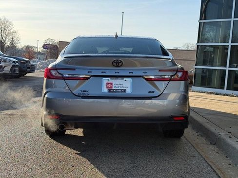 Used 2025 Toyota Camry SE image 4