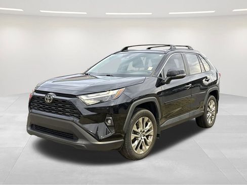Used 2022 Toyota RAV4 XLE Premium image 1