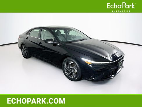 Used 2025 Hyundai Elantra SEL FWD image 1