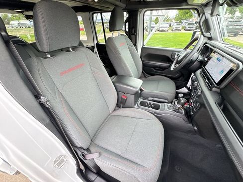 Used 2024 Jeep Wrangler Unlimited Rubicon AWD/4WD image 27