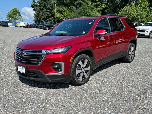 Certified 2023 Chevrolet Traverse LT w/ LT Premium Package AWD/4WD image 3