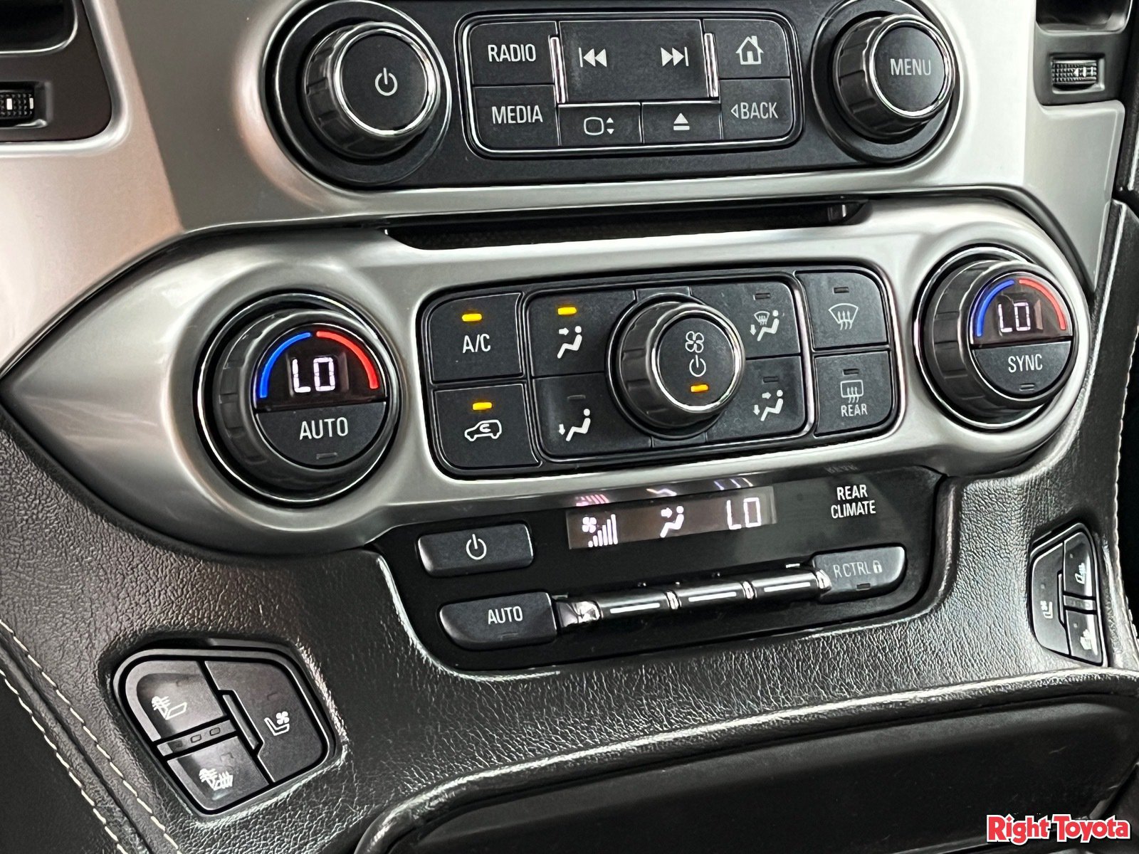 Used 2018 Chevrolet Suburban Premier RWD image 29
