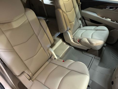 Used 2018 Cadillac Escalade Luxury image 48