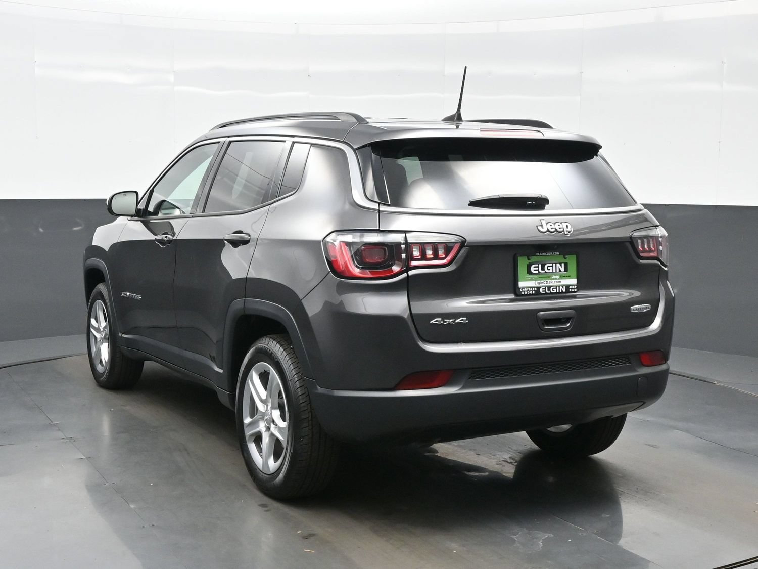 Used 2023 Jeep Compass Latitude w/ Convenience Group AWD/4WD image 5