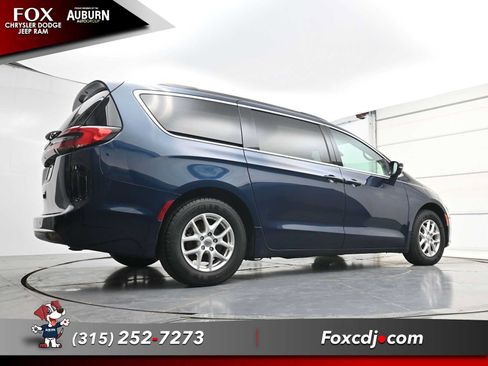 Used 2022 Chrysler Pacifica Touring-L FWD image 24
