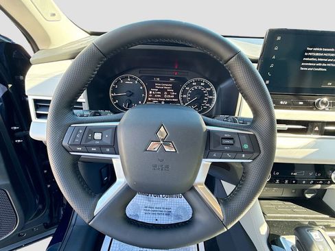 New 2026 Mitsubishi Outlander SE FWD image 11