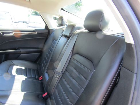 Used 2013 Ford Fusion SE FWD image 17