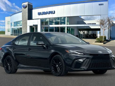 Used 2025 Toyota Camry SE image 5