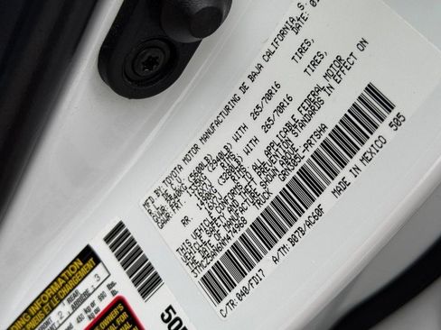 Used 2022 Toyota Tacoma TRD Off-Road image 32