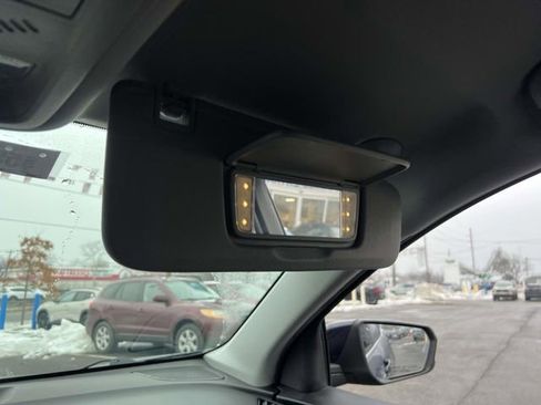 Used 2020 Chevrolet Equinox LT image 31