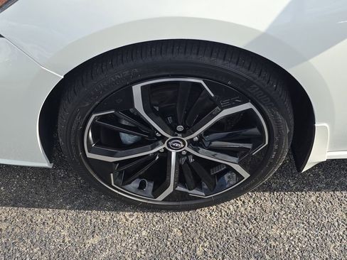 Used 2024 Nissan Altima 2.5 SR w/ SR Premium Package image 9