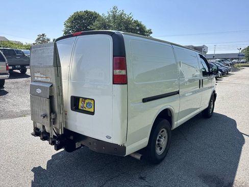 Used 2019 Chevrolet Express 3500 w/ Driver Convenience Package RWD image 8