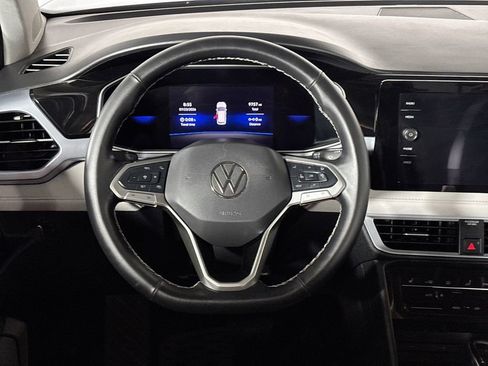 Certified 2025 Volkswagen Taos SE AWD/4WD image 15