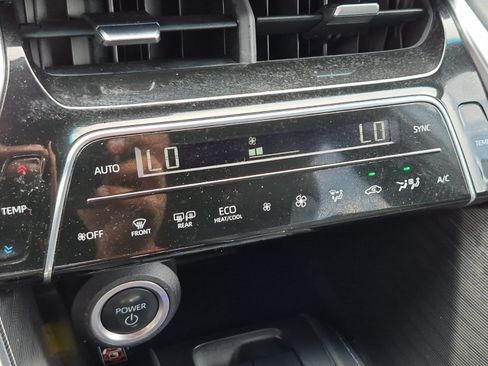 Used 2023 Toyota Venza XLE AWD/4WD image 18