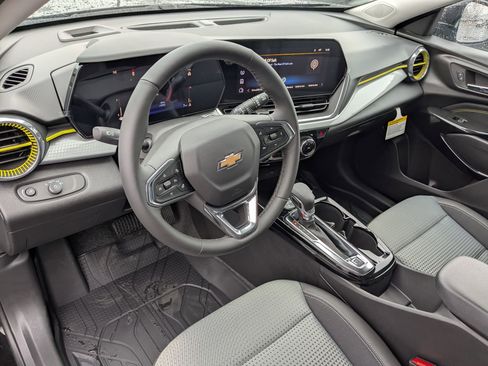 New 2026 Chevrolet Trax LT w/ Driver Confidence Package image 10