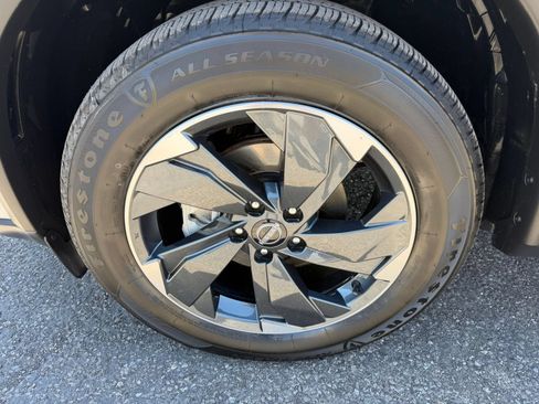 Used 2025 Nissan Rogue SV AWD/4WD image 30