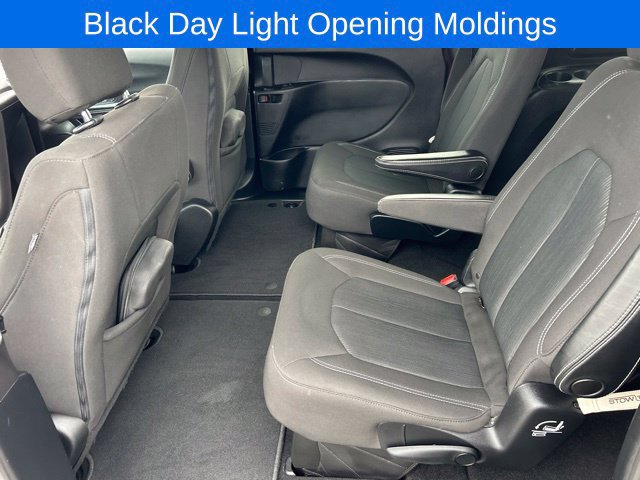 Used 2020 Chrysler Pacifica Touring w/ S Appearance Package FWD image 9