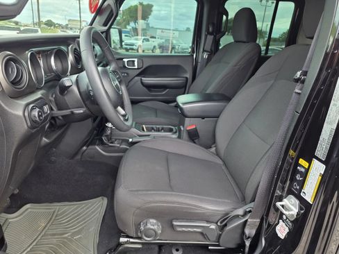 Used 2023 Jeep Gladiator Sport AWD/4WD image 11