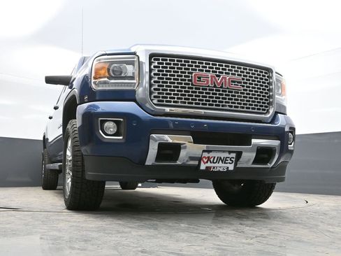 Used 2016 GMC Sierra 2500 Denali w/ Suspension Package, Off-Road image 37