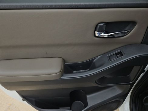 Certified 2024 Nissan Frontier SV image 10