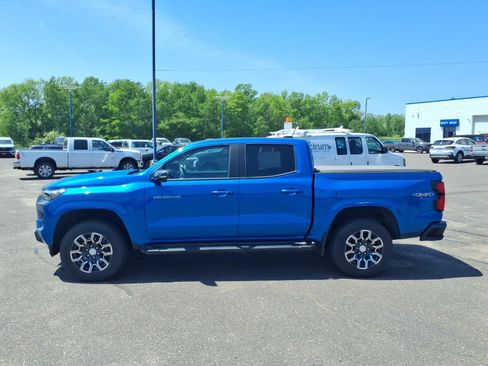 Used 2024 Chevrolet Colorado LT w/ LT Convenience Package III AWD/4WD image 2