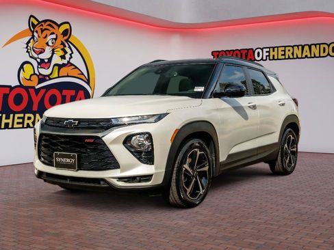 Used 2021 Chevrolet TrailBlazer RS w/ Sun and Liftgate Package FWD image 1