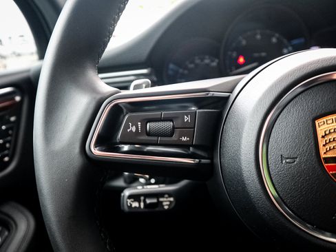 Used 2026 Porsche Macan w/ Premium Package Plus AWD/4WD image 19