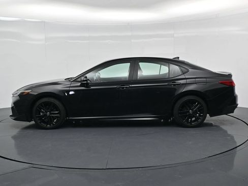 Used 2025 Toyota Camry SE FWD image 2