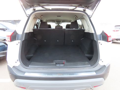 Used 2023 Nissan Rogue SV image 17