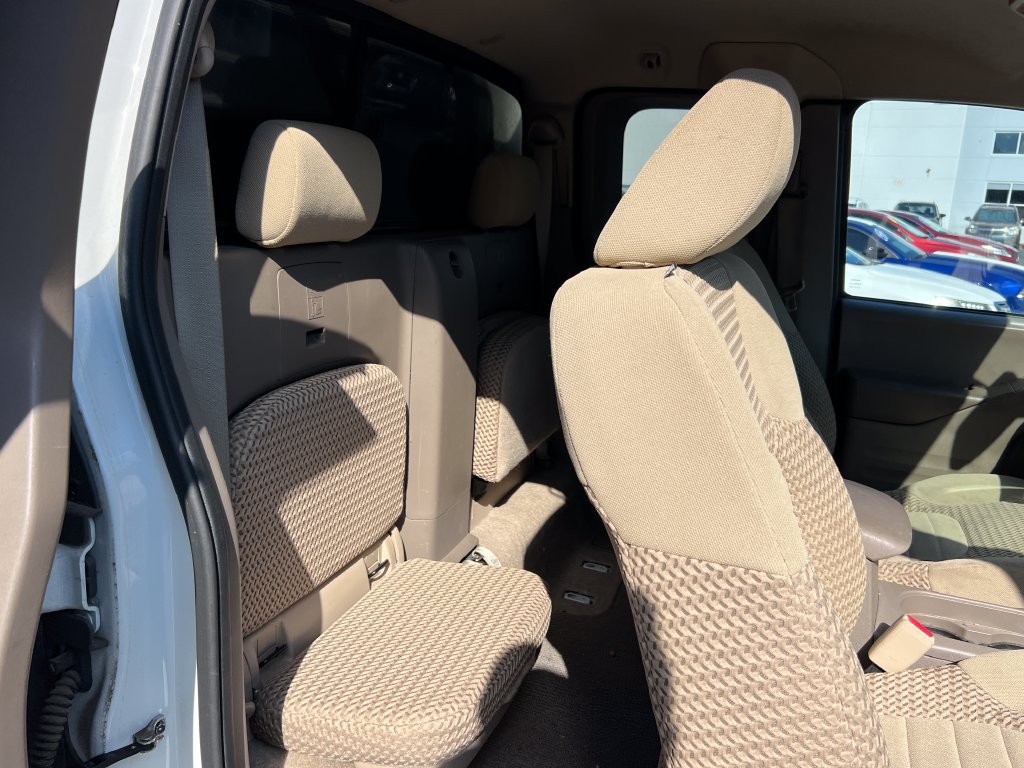 Used 2017 Nissan Frontier SV RWD image 12