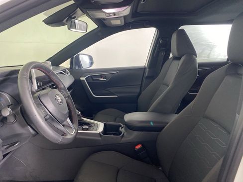 Used 2024 Toyota RAV4 SE image 13