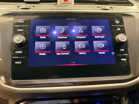 Used 2022 Volkswagen Tiguan SEL R-Line AWD/4WD image 49