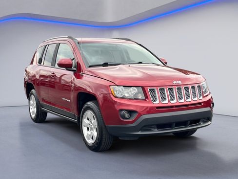 Used 2016 Jeep Compass Latitude image 8