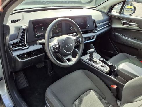 Used 2024 Kia Sportage LX AWD/4WD image 4