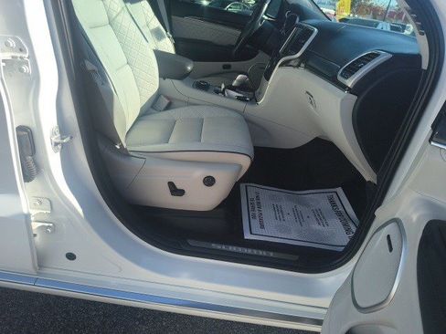 Used 2018 Jeep Grand Cherokee Summit image 19